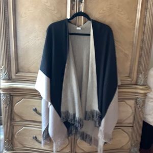 Black and beige sweater Wrap